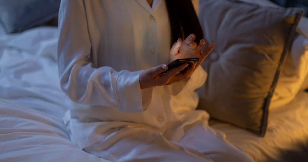 Telas antes de dormir: por que atrapalham o sono e como criar limites